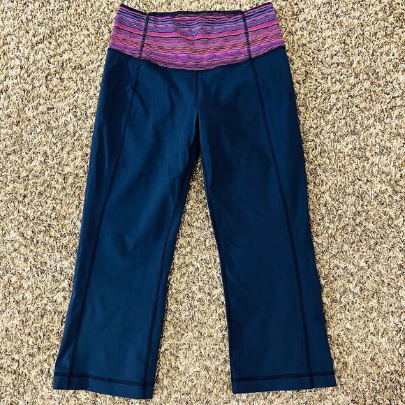 Lululemon Gather & Crow Crop II Navy Capris size 6 - Picture 1 of 4